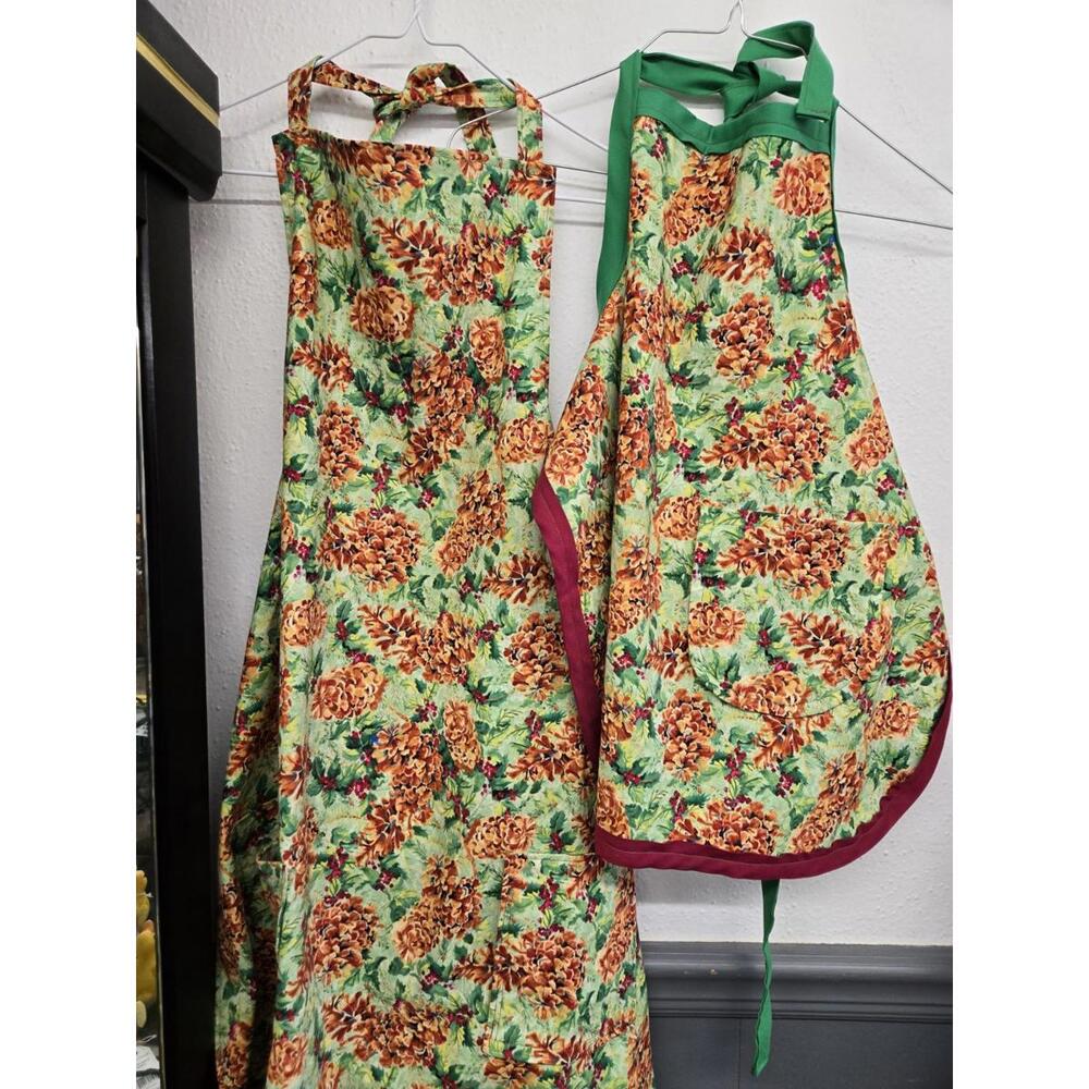 Mom and Me Mother Daughter Matching Aprons Gift Set for kitchen Pinecones